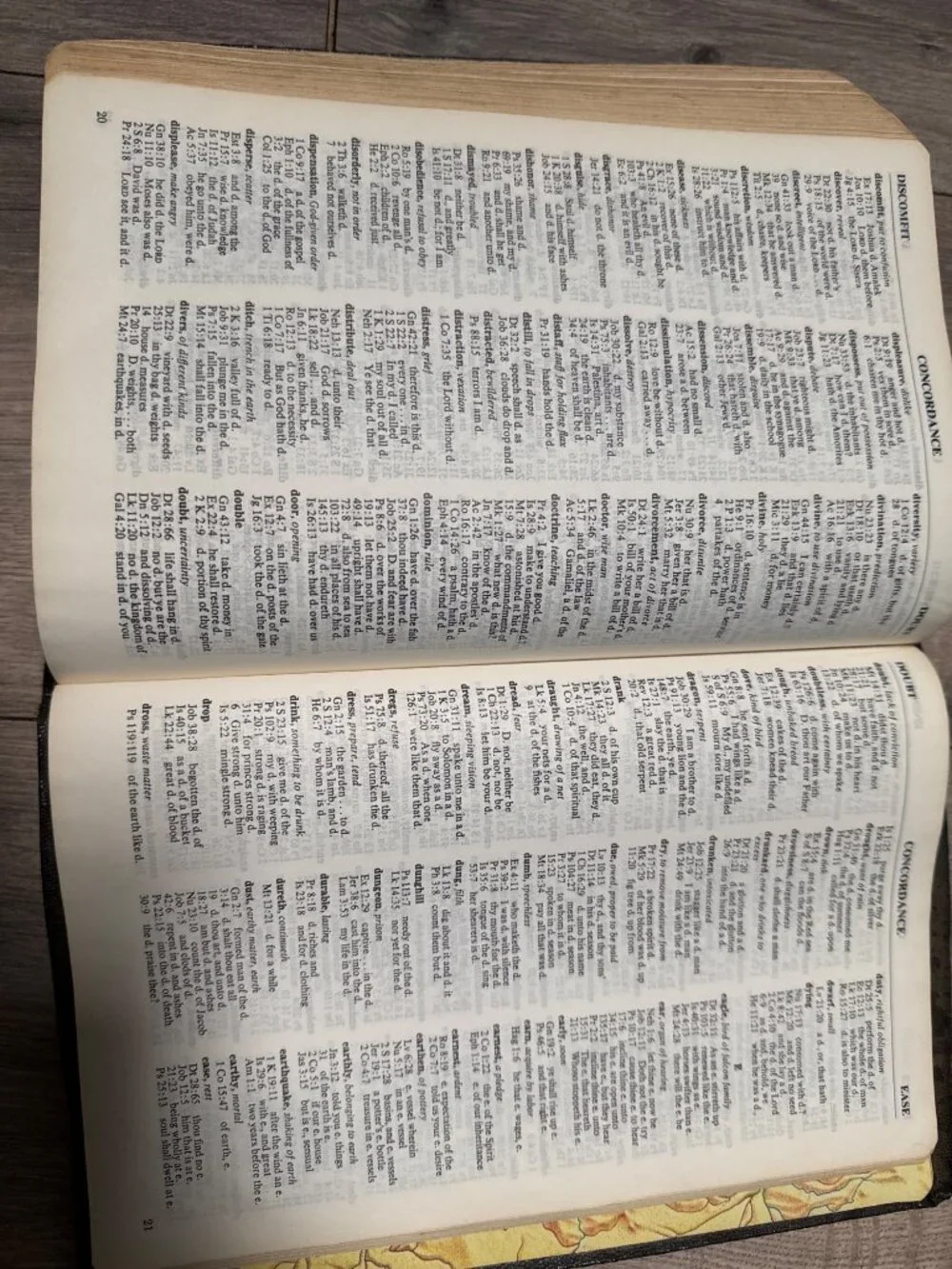 Holy Bible Giant Print King James Version World Outreach Edition Black Leatheret